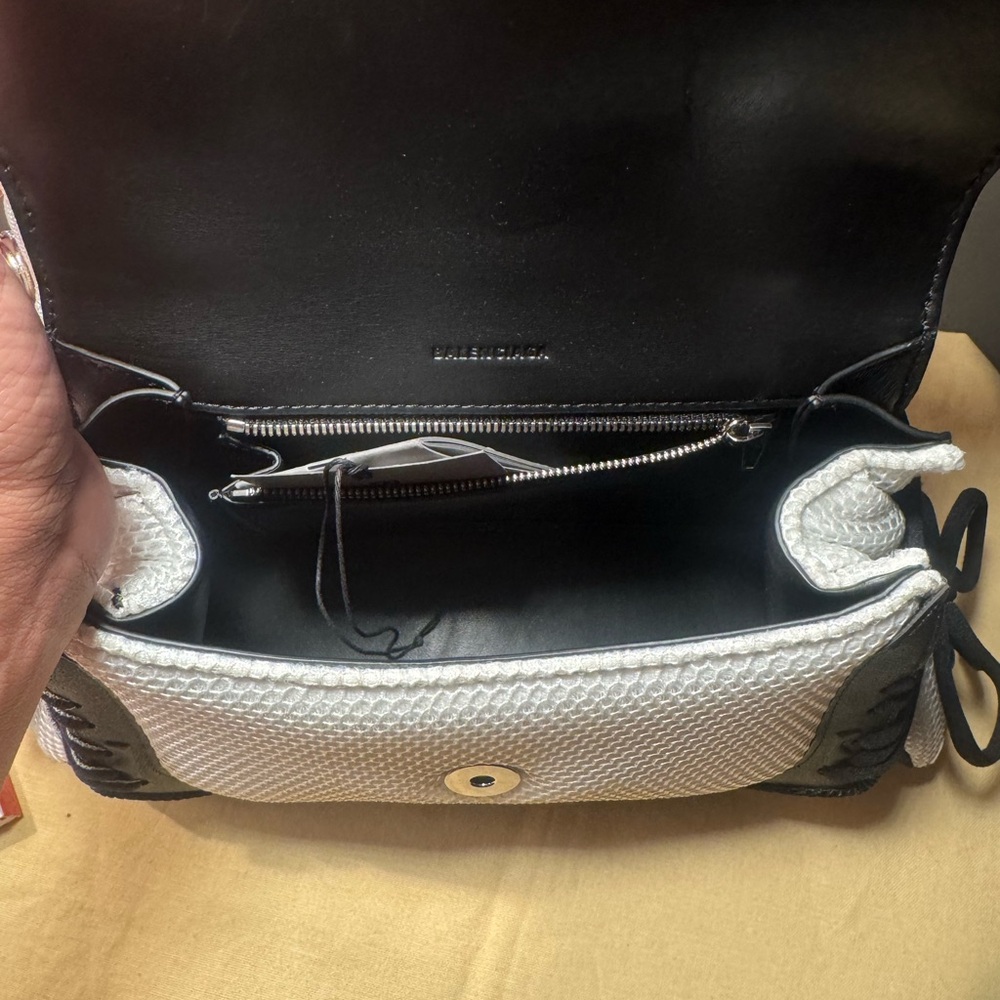 RARE Balenciaga Sneakerhead Top Handle Bag. - Picture 4 of 7